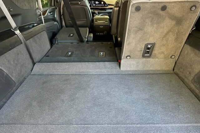 Certified 2023 Cadillac Escalade ESV Sport Platinum w/ LPO, ONYX Package AWD/4WD image 16