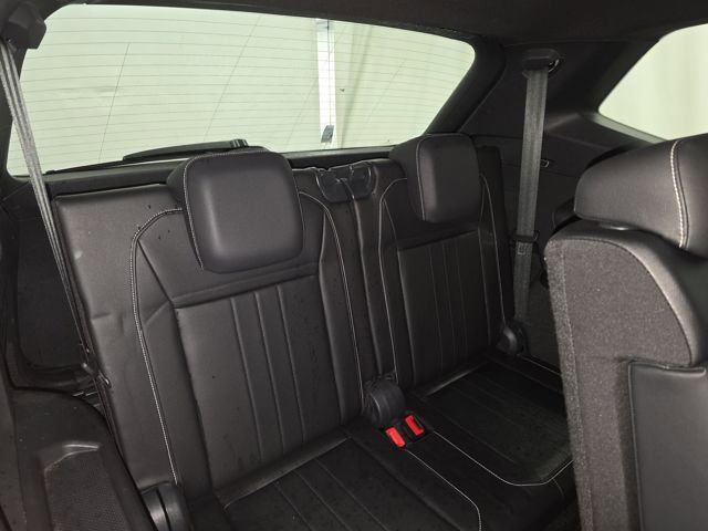 Used 2024 Volkswagen Tiguan SE R-Line image 9