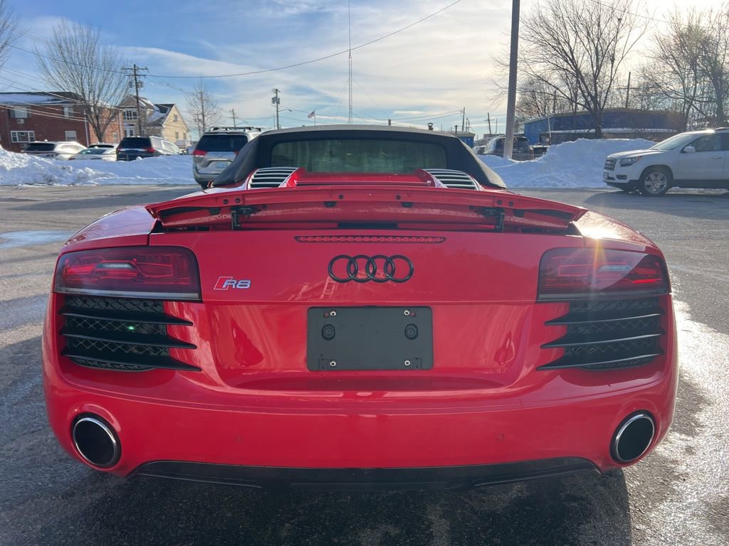 Used 2015 Audi R8 V8 w/ Extended Leather Package image 4