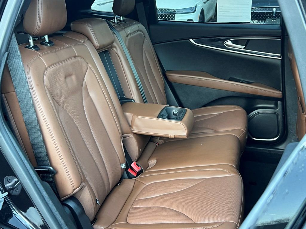 Used 2022 Lincoln Nautilus Reserve image 13