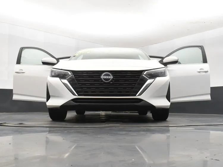 Used 2024 Nissan Sentra SV FWD image 11