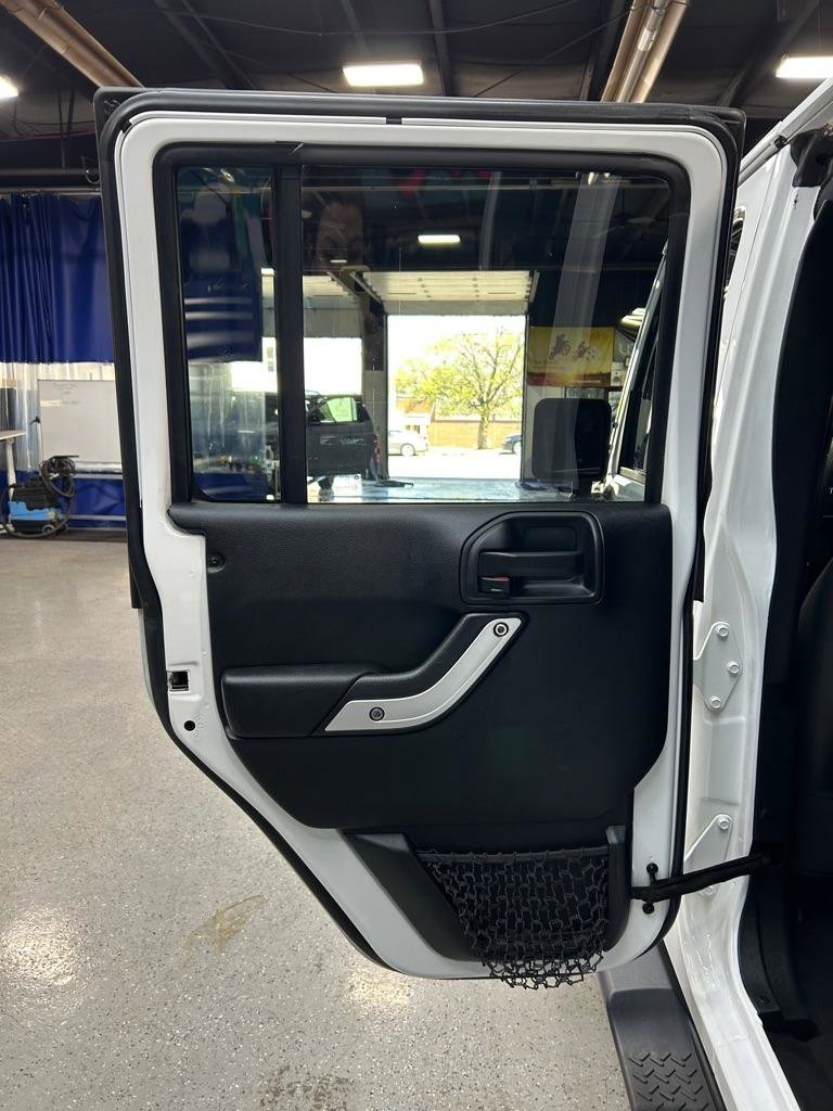 Used 2017 Jeep Wrangler Unlimited Sahara w/ Connectivity Group image 19