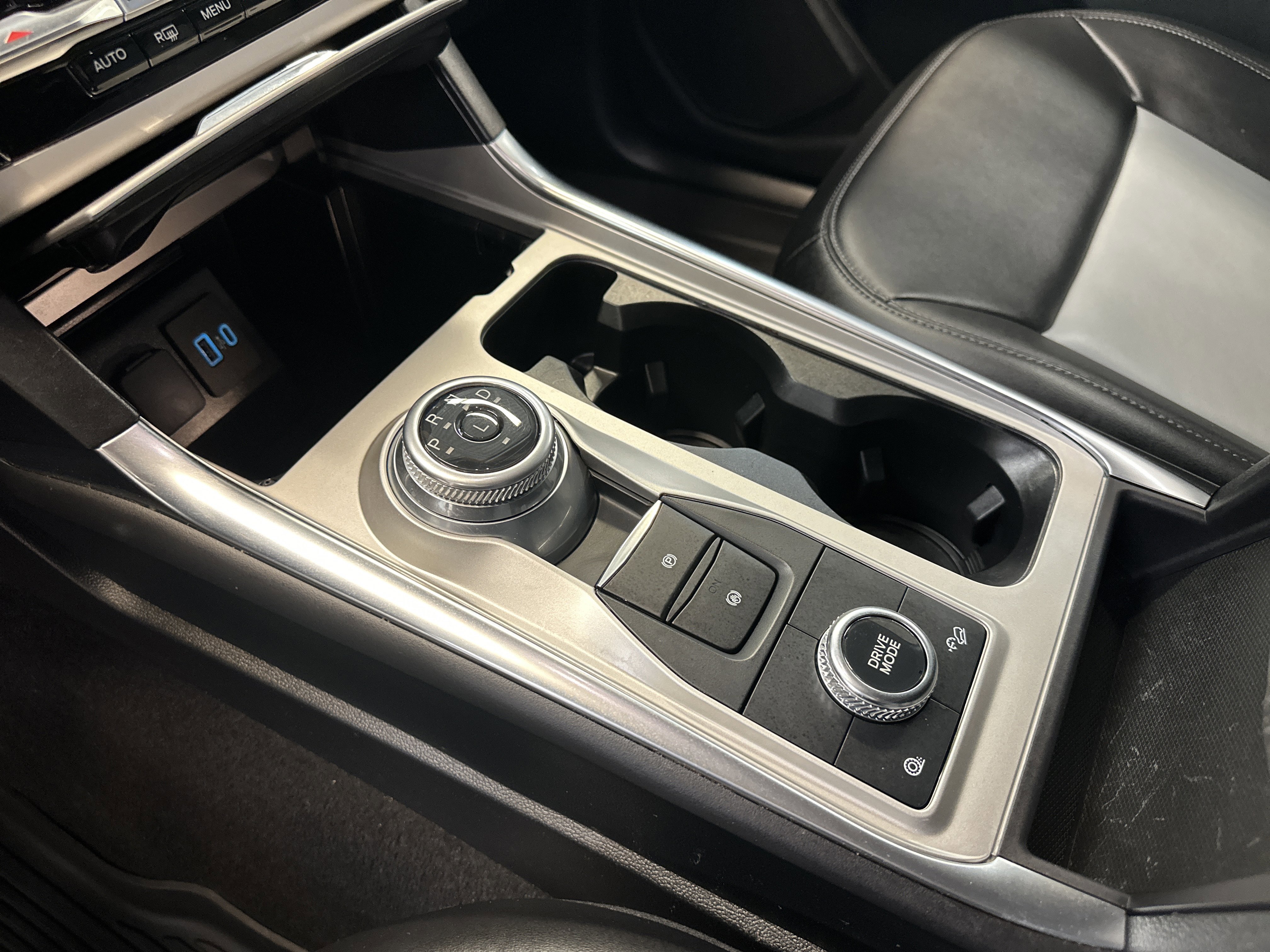 Used 2023 Ford Explorer XLT w/ Equipment Group 202A image 31