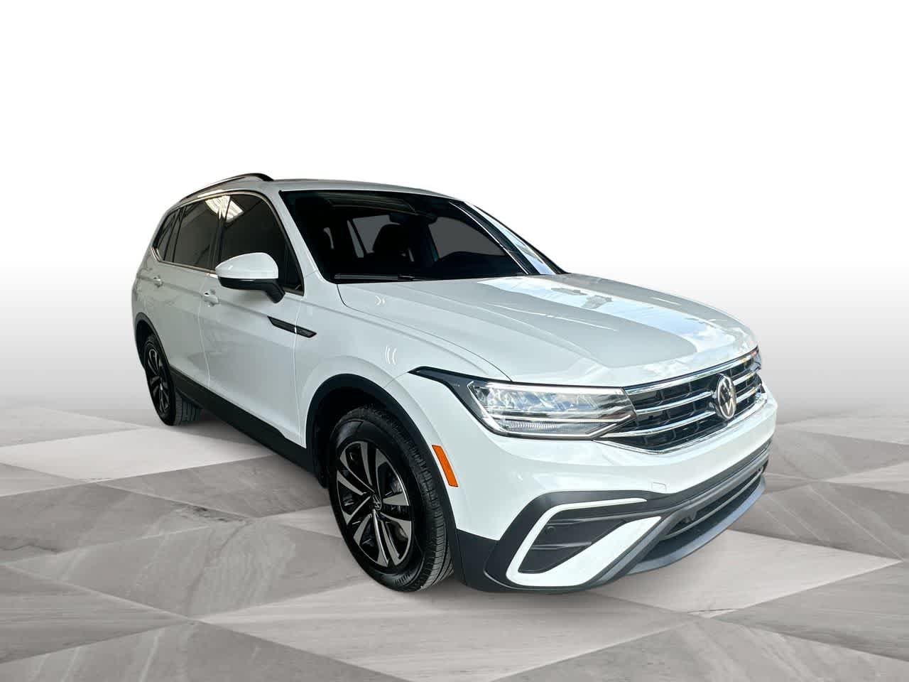 Used 2024 Volkswagen Tiguan S FWD image 2