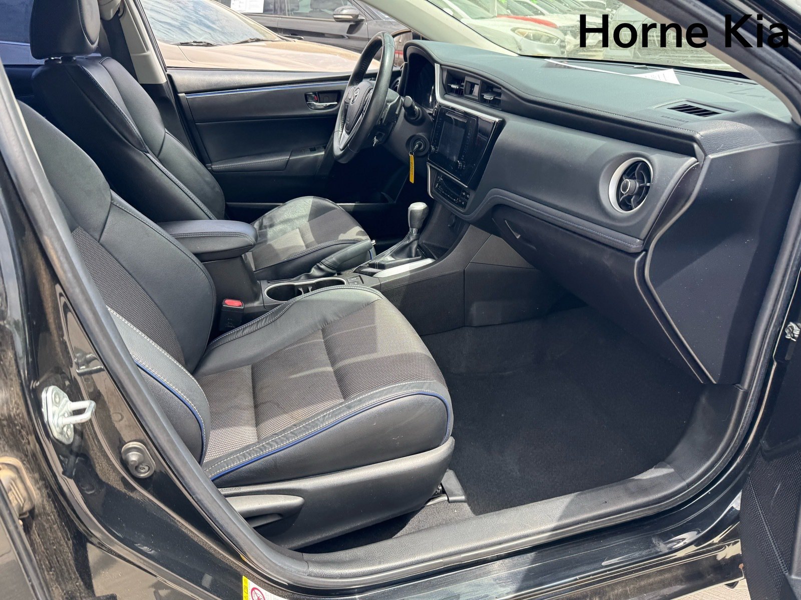 Used 2018 Toyota Corolla SE w/ Carpet Mat Package (TMS) FWD image 25