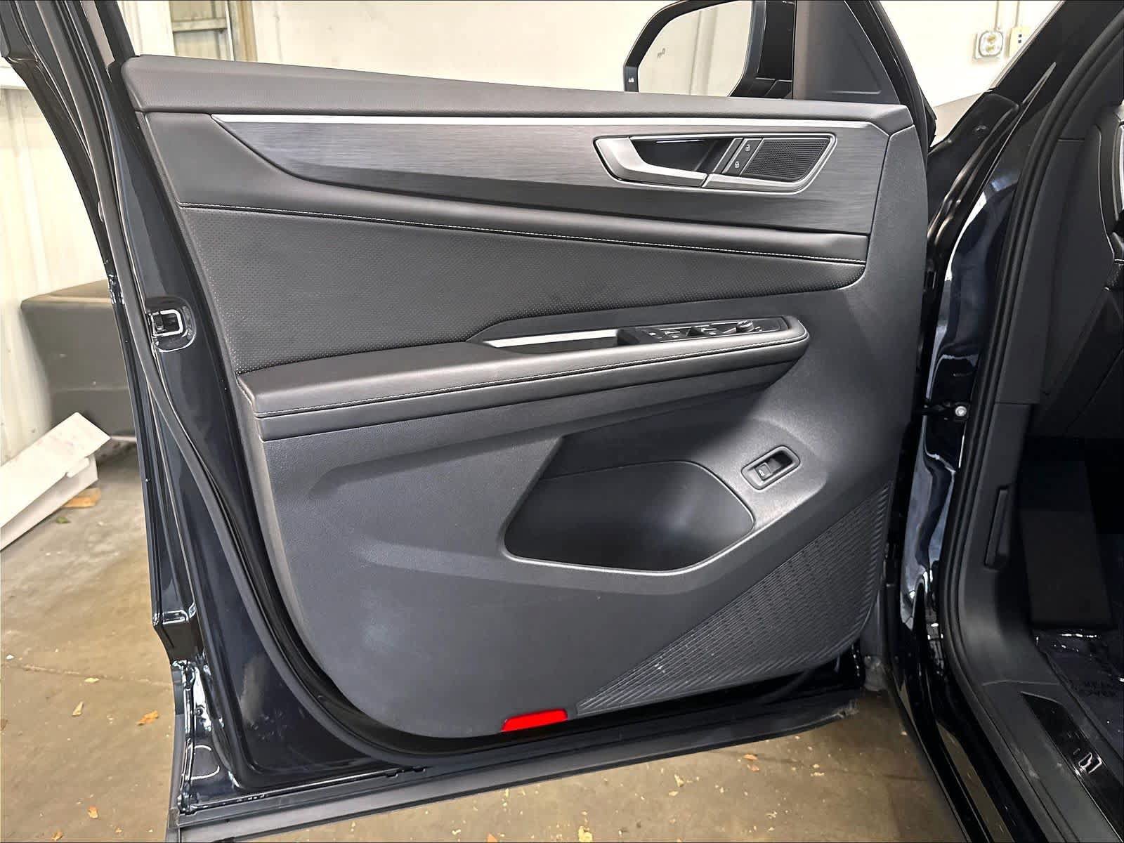 Certified 2026 Volkswagen Atlas Cross Sport SE w/ Panoramic Sunroof Package AWD/4WD image 23