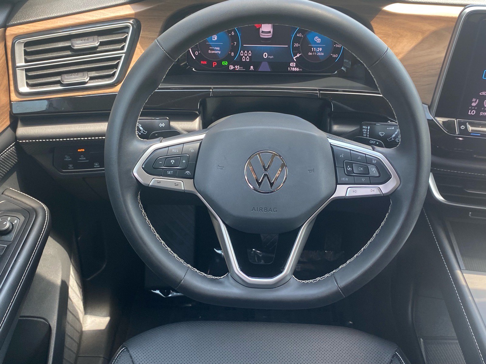 Certified 2024 Volkswagen Atlas SE AWD/4WD image 7