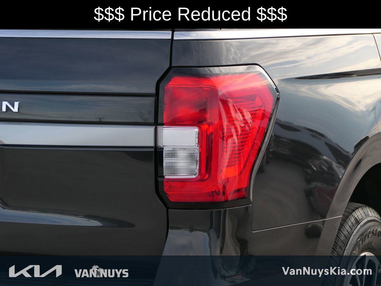 Used 2024 Ford Expedition XLT image 3