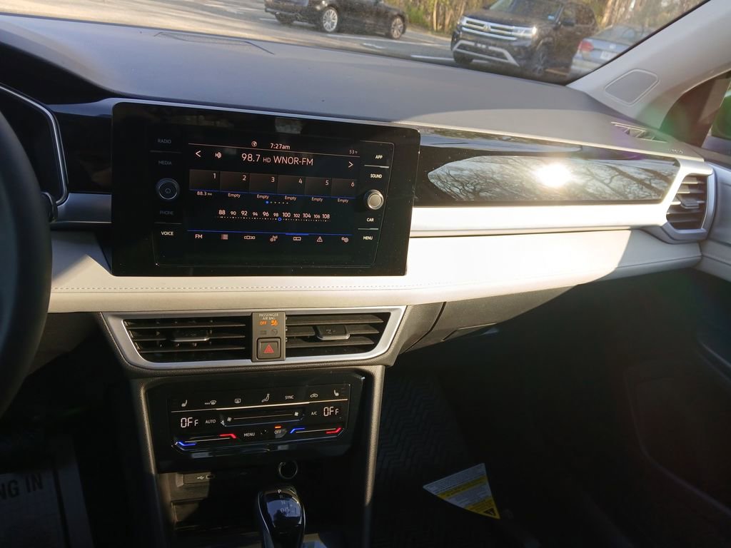 New 2026 Volkswagen Taos SE image 17