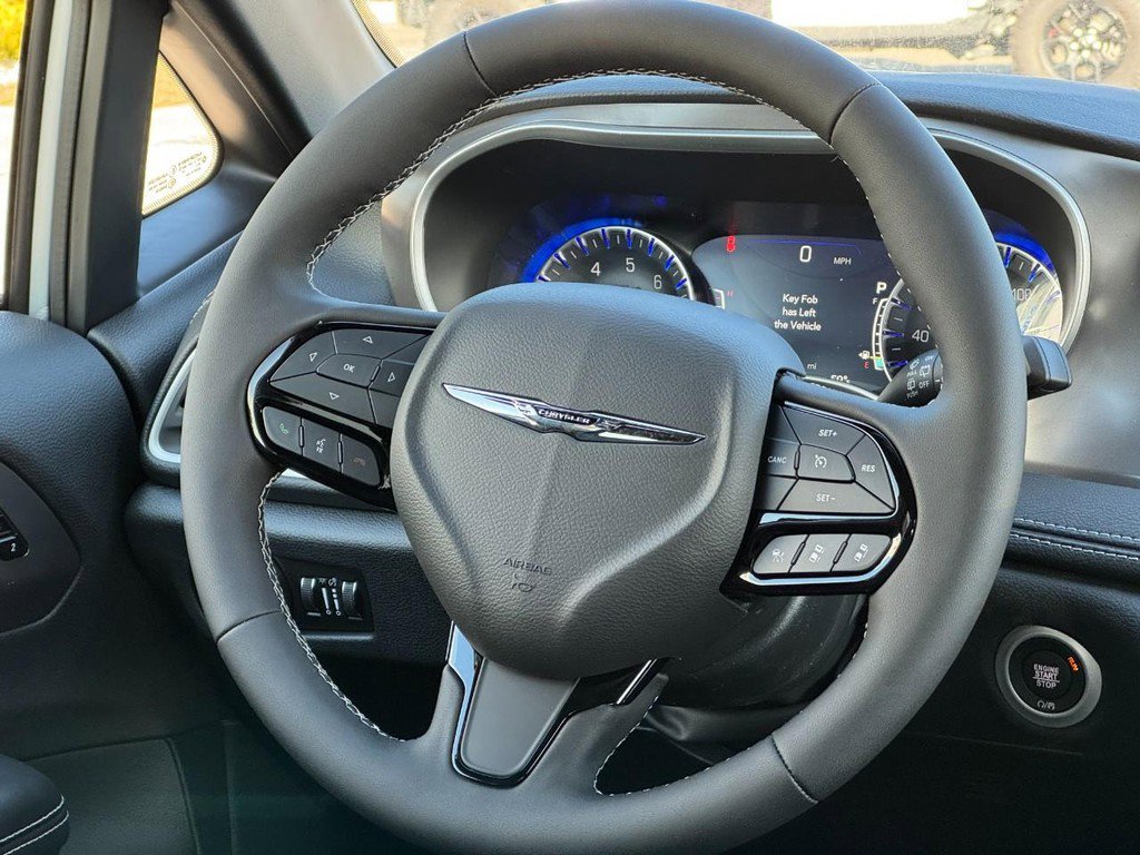 New 2026 Chrysler Pacifica Select image 11