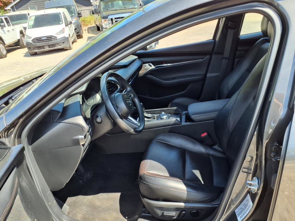 Used 2019 MAZDA MAZDA3 Hatchback w/ Premium Package image 18