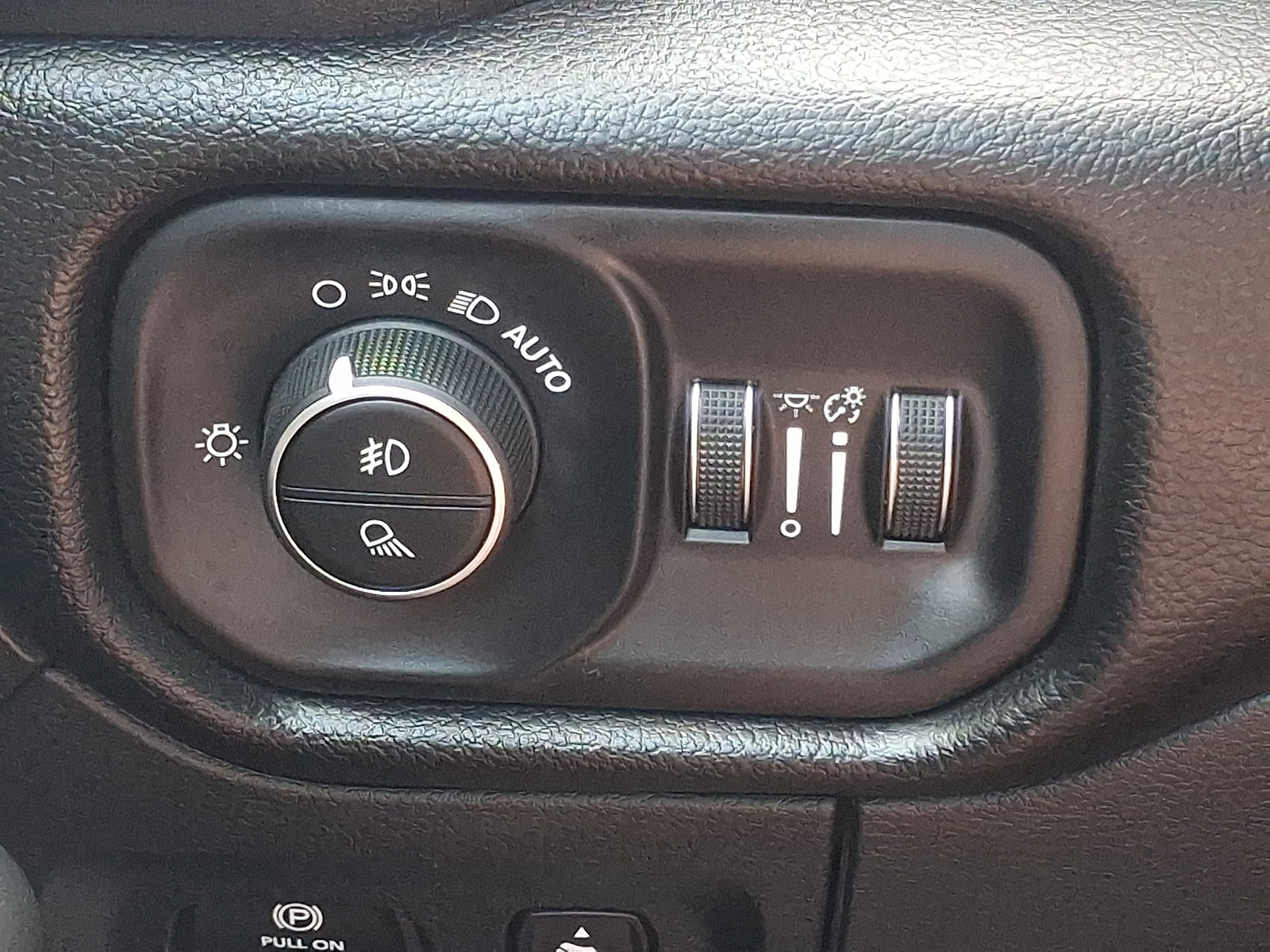 Used 2025 RAM 1500 Big Horn AWD/4WD image 24