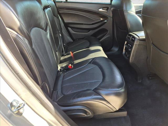 Used 2019 Buick Envision Essence AWD/4WD image 18
