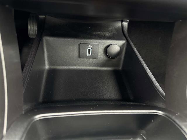 Used 2017 Ford Fusion SE w/ Equipment Group 201A image 39