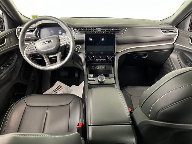Used 2025 Jeep Grand Cherokee Limited AWD/4WD image 42