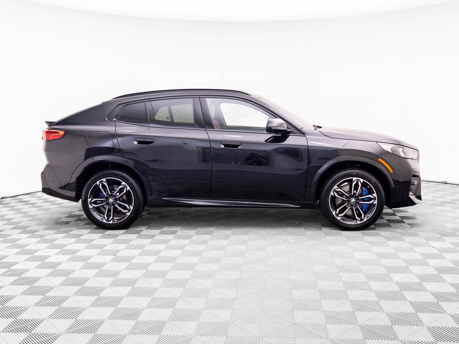 Certified 2025 BMW X2 xDrive28i w/ Premium Package AWD/4WD image 6