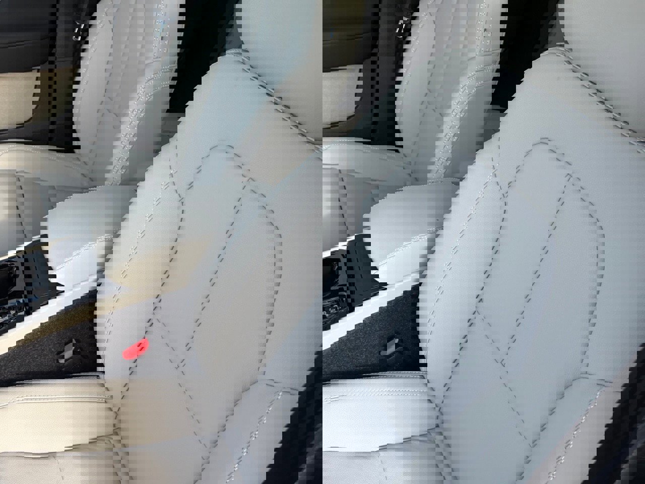 New 2026 Volvo XC40 B5 Plus w/ Protection Package Premier image 17