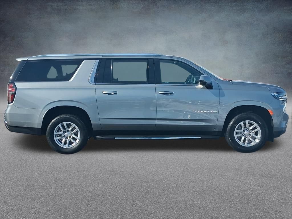 Used 2024 Chevrolet Suburban LT AWD/4WD image 5