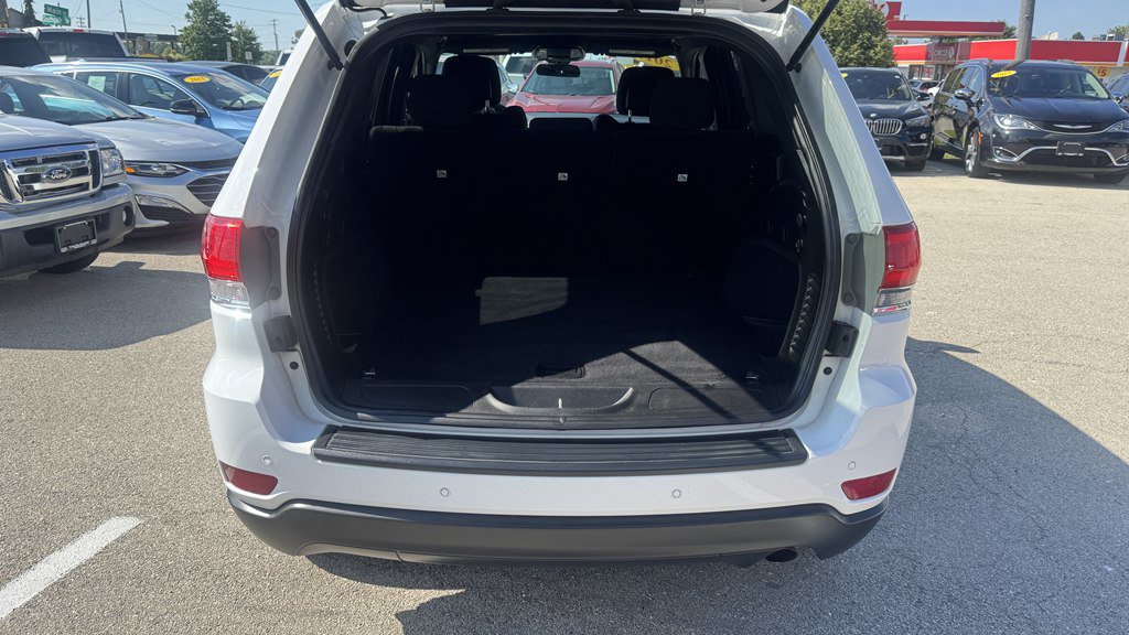 Used 2018 Jeep Grand Cherokee Laredo AWD/4WD image 11