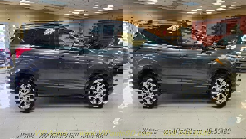 Used 2019 Ford Escape SEL image 3