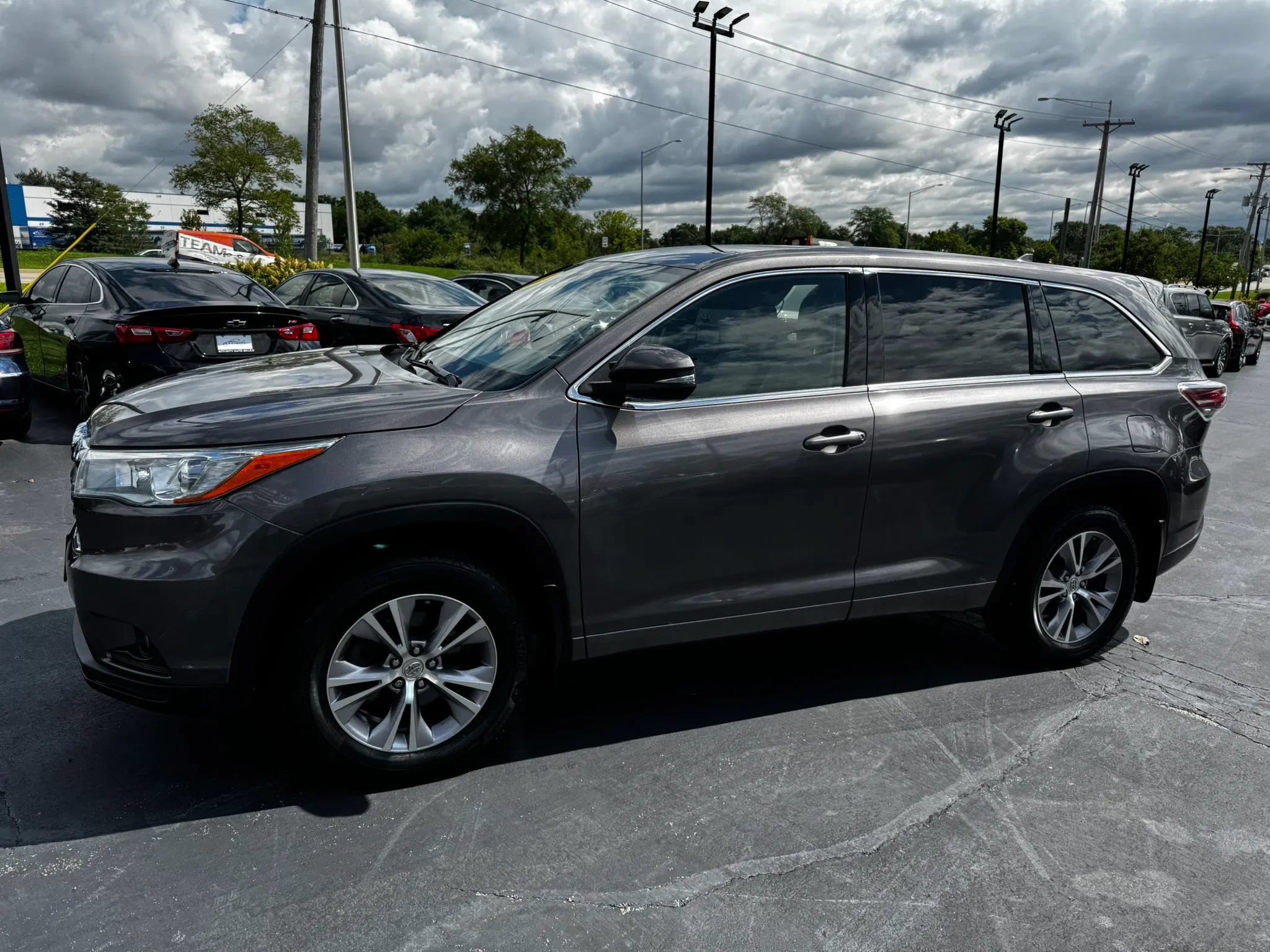 Used 2015 Toyota Highlander Plus AWD/4WD image 2