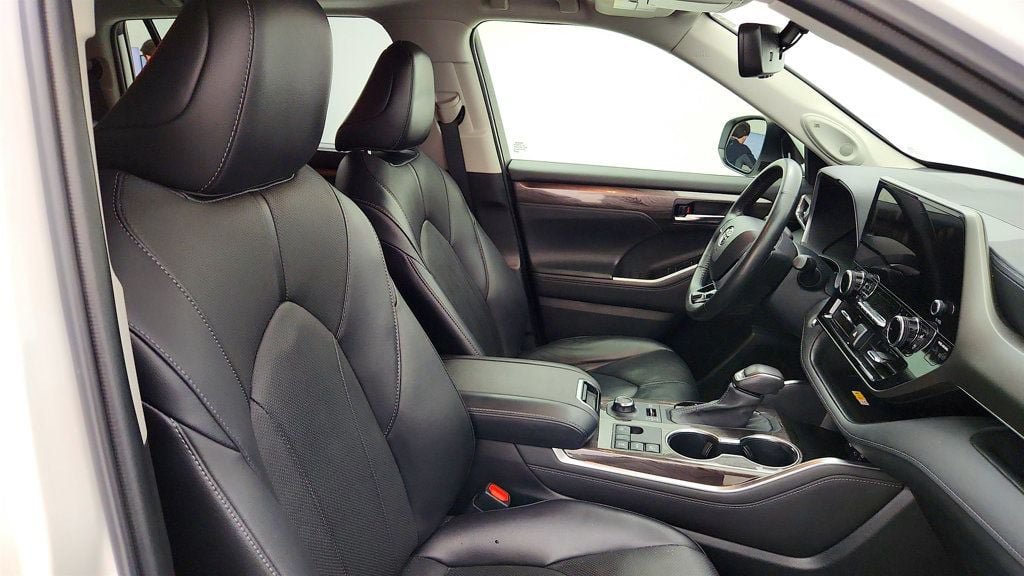 Used 2023 Toyota Highlander Limited AWD/4WD image 24