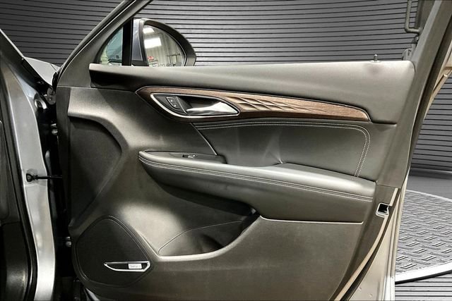 Used 2022 Buick Envision Avenir w/ Technology Package II FWD image 25