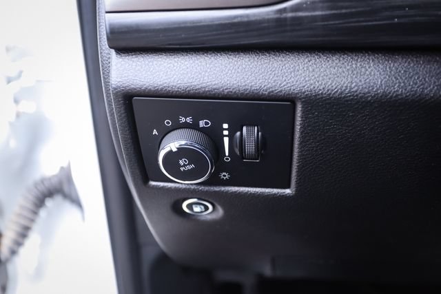 Used 2020 Jeep Grand Cherokee Laredo AWD/4WD image 37