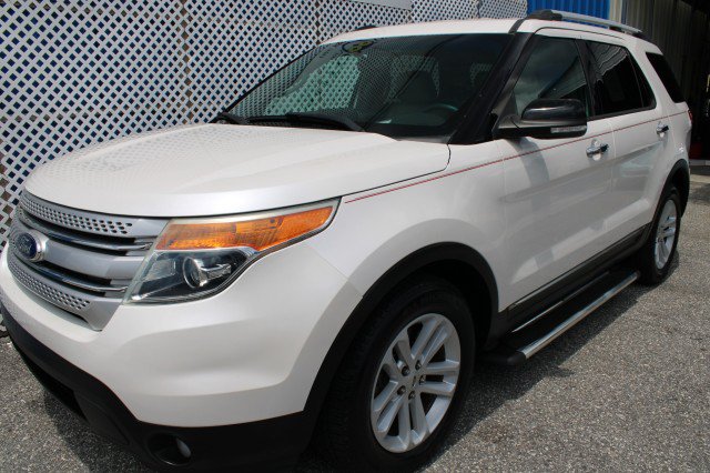 Used 2015 Ford Explorer XLT w/ Equipment Group 202A FWD image 3