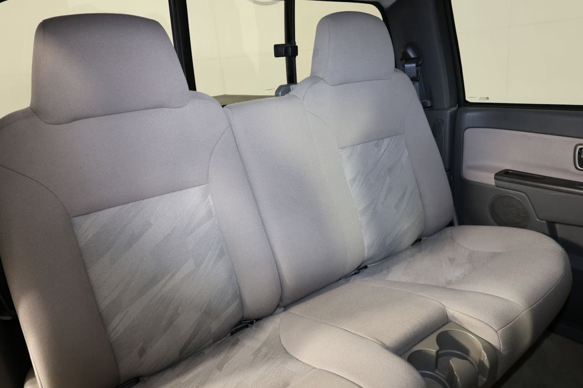 Used 2005 Chevrolet Colorado LS AWD/4WD image 25
