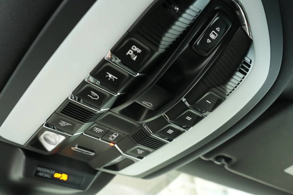 Certified 2026 Porsche Macan AWD/4WD image 37