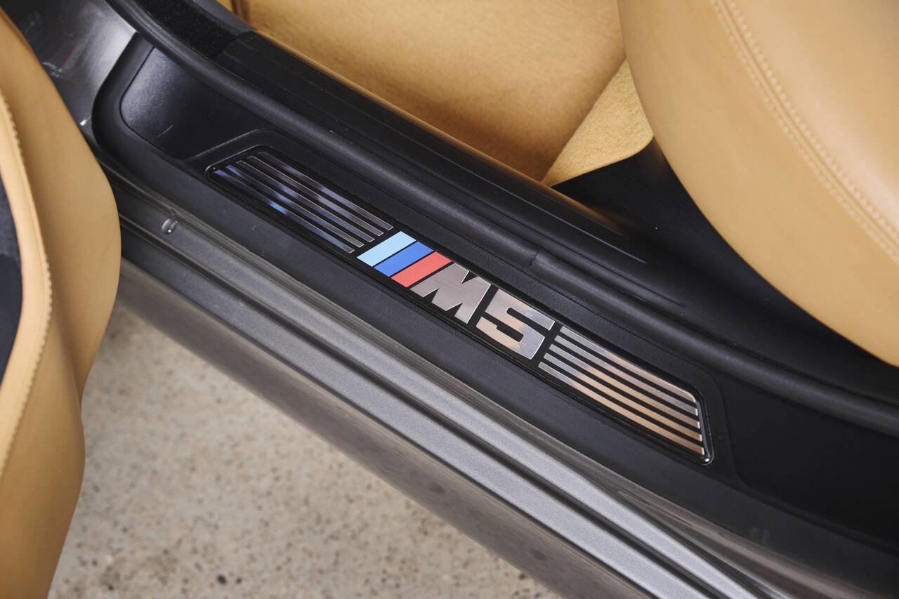 Used 2003 BMW M5 image 81