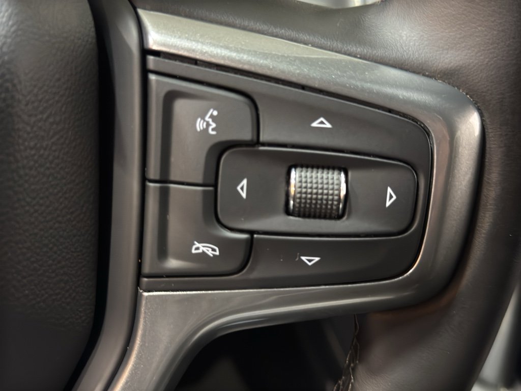 Used 2024 Chevrolet Suburban Premier image 27