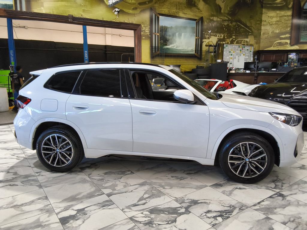 Used 2024 BMW X1 xDrive28i w/ Technology Package image 3
