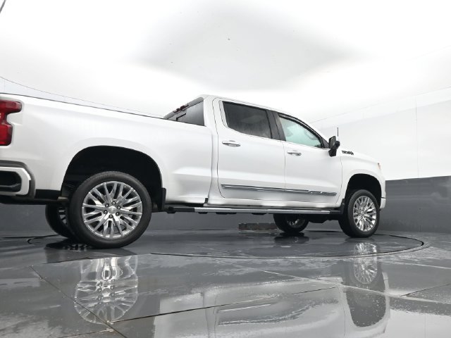 Used 2025 Chevrolet Silverado 1500 High Country w/ High Country Premium Package AWD/4WD image 28