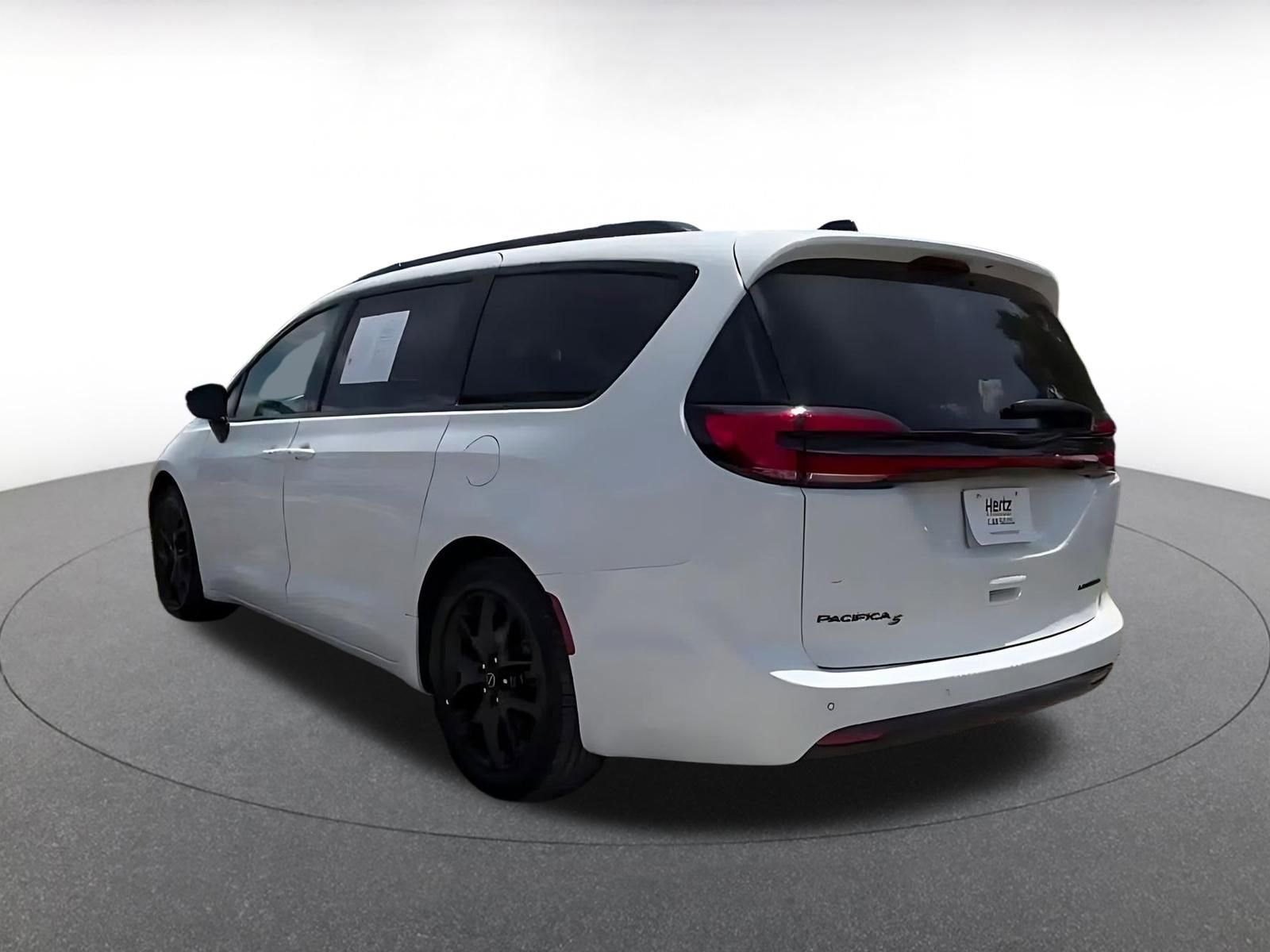 Used 2025 Chrysler Pacifica Limited FWD image 11