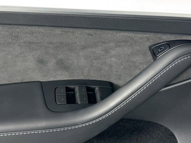 Used 2024 Tesla Model Y Long Range AWD/4WD image 21