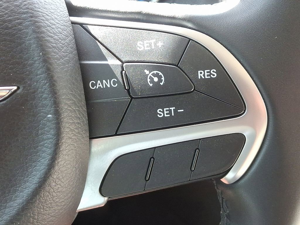 Used 2016 Chrysler 300 Limited image 23