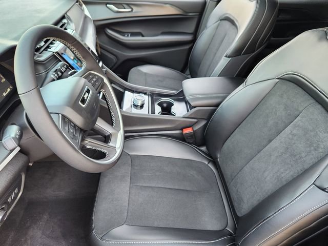 New 2025 Jeep Grand Cherokee Altitude RWD image 8