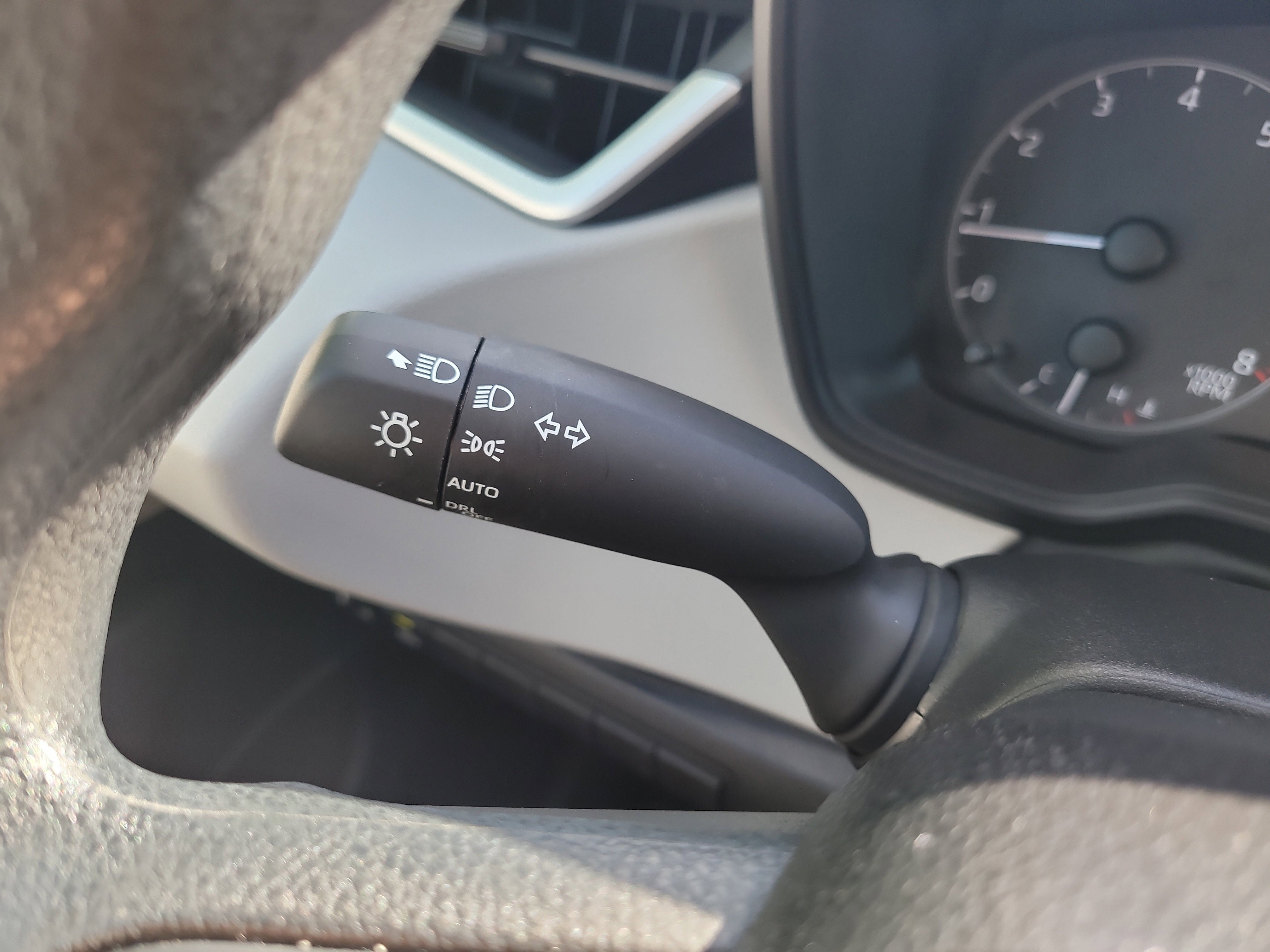 Used 2025 Toyota Corolla LE FWD image 30