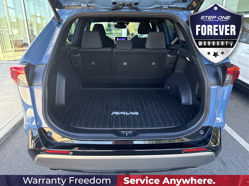 Used 2024 Toyota RAV4 SE image 31