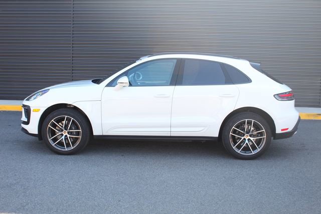 Certified 2025 Porsche Macan image 2