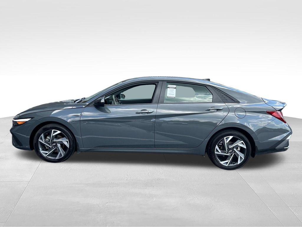 Used 2025 Hyundai Elantra Sport FWD image 2