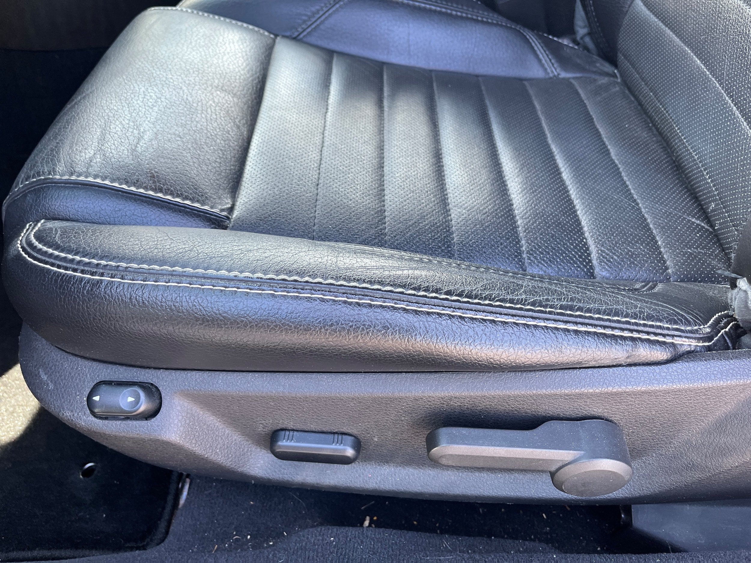 Used 2010 Ford Mustang GT Premium RWD image 9