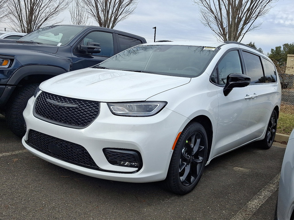 New 2026 Chrysler Pacifica Select image 1