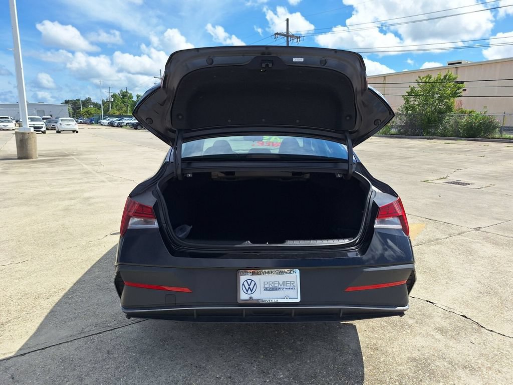 Used 2024 Hyundai Elantra Blue FWD image 27