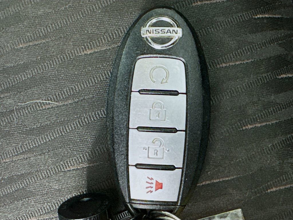 Used 2017 Nissan Rogue SV FWD image 36