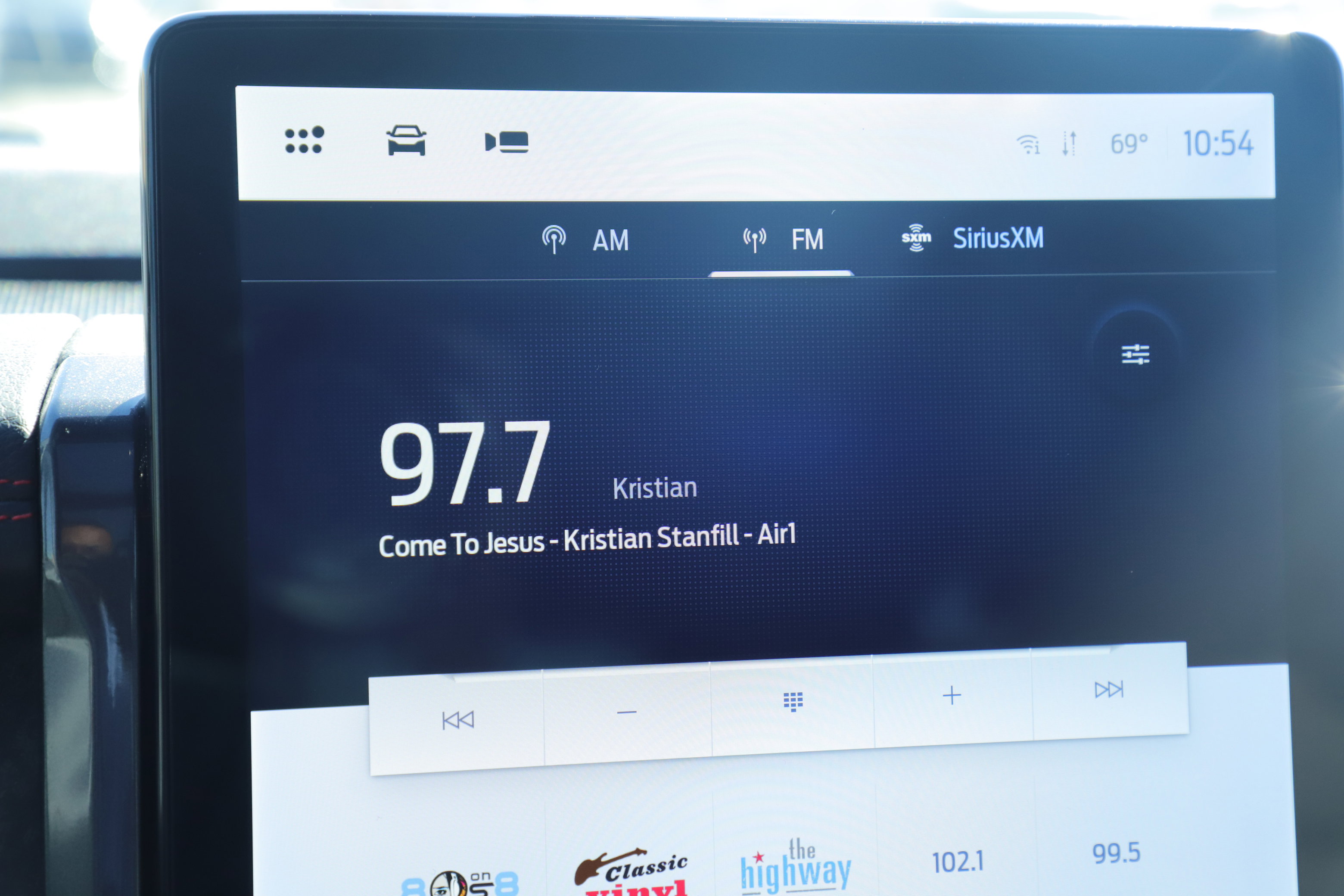 Used 2022 Ford Expedition Limited image 12