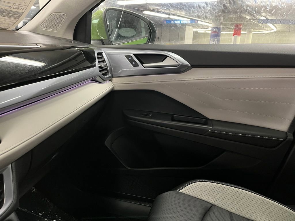 New 2025 Volkswagen Taos SEL AWD/4WD image 30