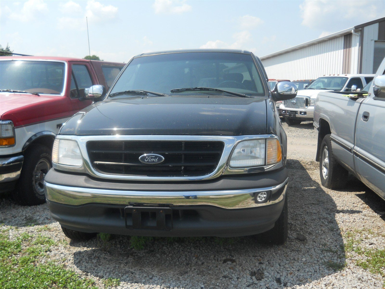 Used 2001 Ford F150 XLT image 2